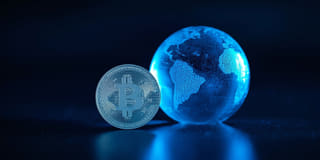 Cryptocurrent afgebeeld als onderdeel van de bredere wereldwijde financiële markten